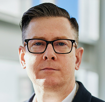 Portret van Alexander Hughes, executive en CEO van een cryptohandelsbedrijf